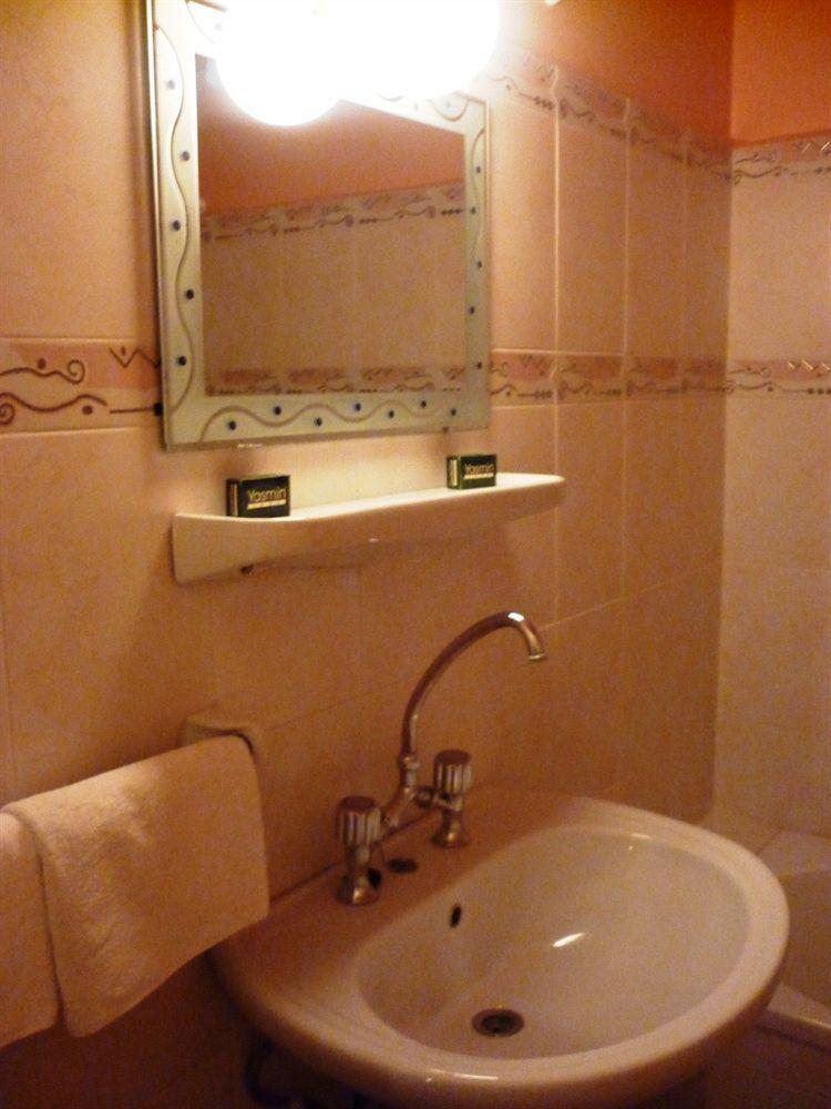 Embassy Hotel Beirut Eksteriør billede